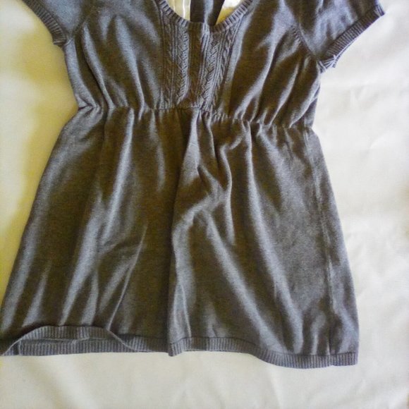 MATERNITY BLOUSE COLLARED 2 BUTTON  LIKE NEW - Picture 2 of 6